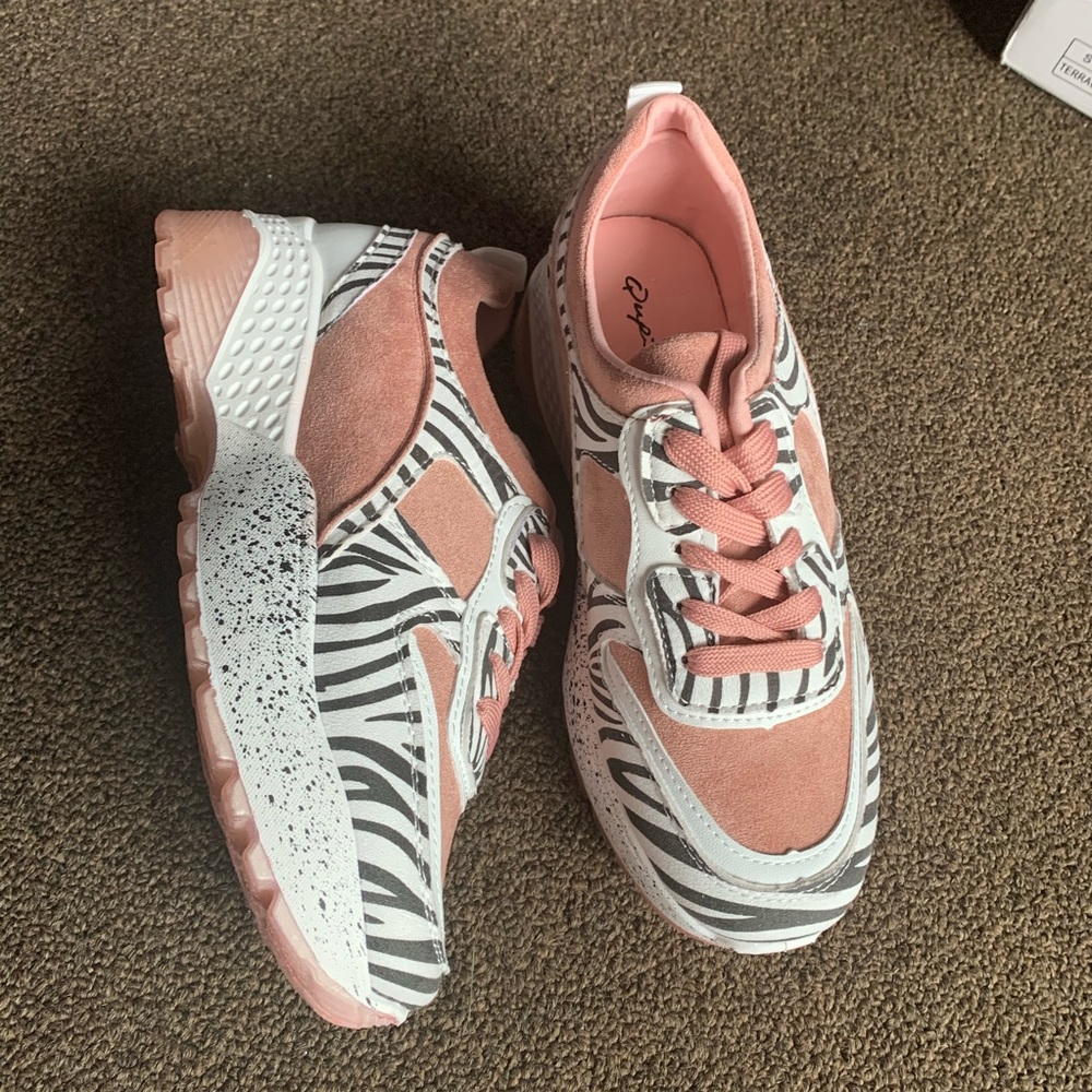 Qupid‎ terrace blush/zebra print sneakers size 7